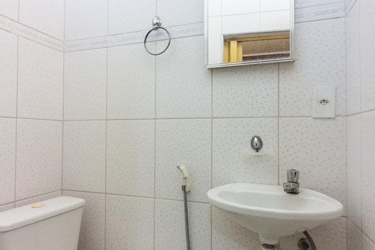 Banheiro da Suíte de casa à venda com 3 quartos, 150m² em Jardim Peri, Osasco