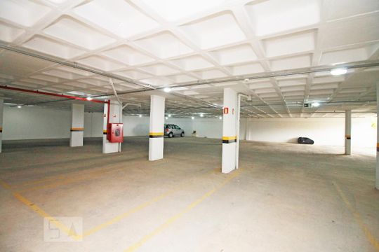 Garagem de apartamento à venda com 2 quartos, 75m² em Bom Jesus, Porto Alegre