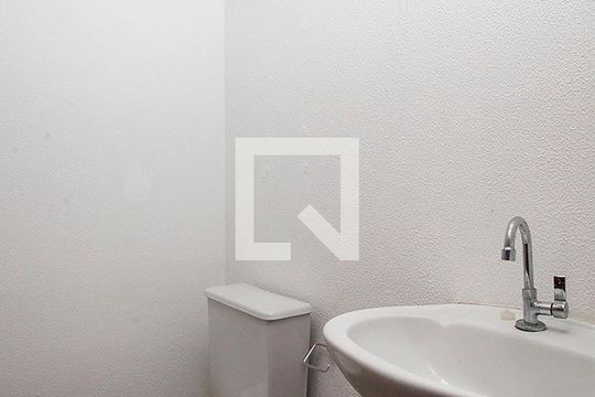 Banheiro da Suíte de apartamento para alugar com 1 quarto, 35m² em Partenon, Porto Alegre
