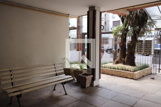 Entrada de apartamento à venda com 1 quarto, 55m² em Centro, São Leopoldo