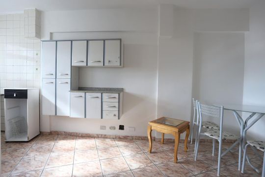 Cozinha de apartamento para alugar com 1 quarto, 35m² em Vila Gomes, São Paulo