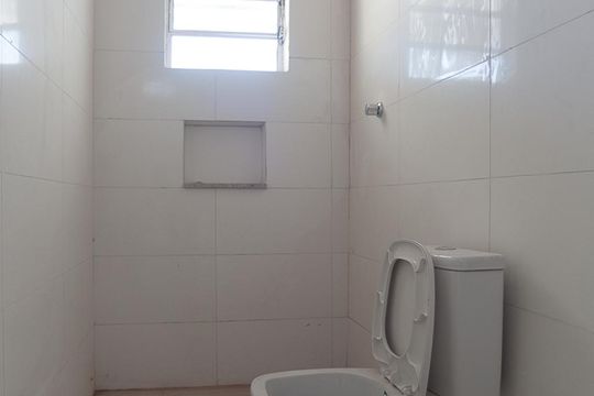 Banheiro de casa para alugar com 2 quartos, 55m² em Fundação da Casa Popular, Campinas