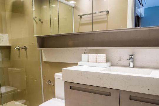 Banheiro de apartamento para alugar com 1 quarto, 49m² em Petrópolis, Porto Alegre