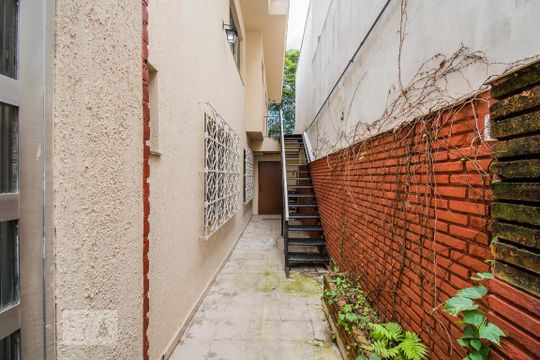 Quintal de casa à venda com 4 quartos, 275m² em Bosque da Saúde, São Paulo