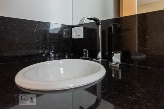Torneira Banheiro Quarto 1 Suíte de apartamento para alugar com 4 quartos, 172m² em Santo Agostinho, Belo Horizonte