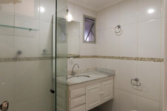 Banheiro de apartamento para alugar com 2 quartos, 72m² em Vila Sofia, São Paulo