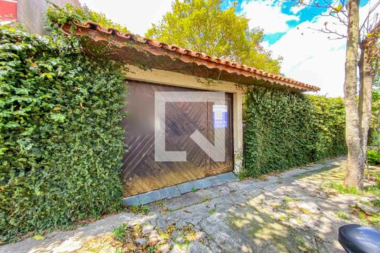 Fachada de casa à venda com 3 quartos, 189m² em Vila Curuçá, Santo André