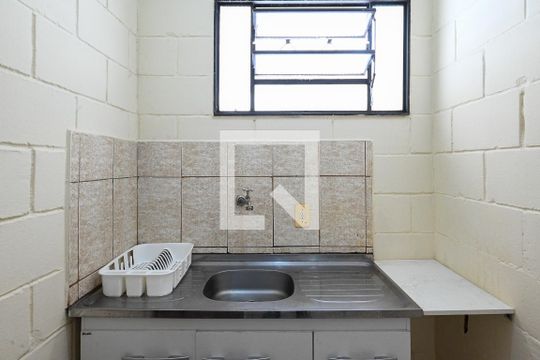 Sala/Cozinha de casa para alugar com 1 quarto, 25m² em Vila das Mercês, São Paulo