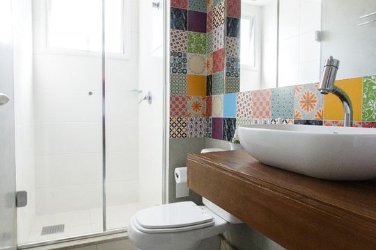 Banheiro de apartamento à venda com 2 quartos, 75m² em Auxiliadora, Porto Alegre