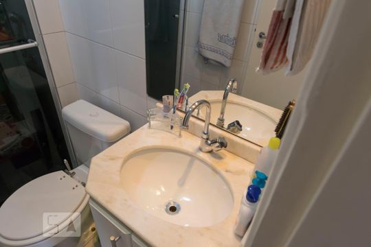 Banheiro social (Pia) de apartamento à venda com 3 quartos, 65m² em Cambuci, São Paulo