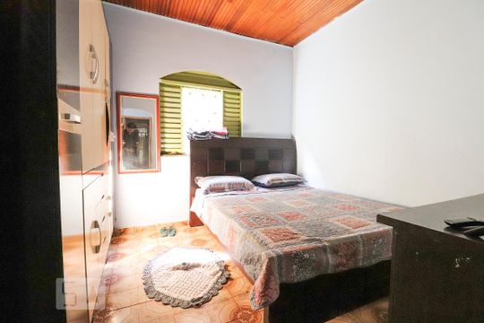 Quarto de casa à venda com 4 quartos, 120m² em Independência - 1º Complemento Setor das Mansões, Goiânia