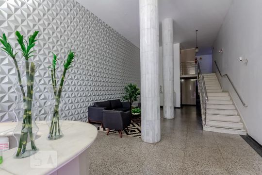Hall de entrada de apartamento à venda com 3 quartos, 135m² em Setor Central, Goiânia
