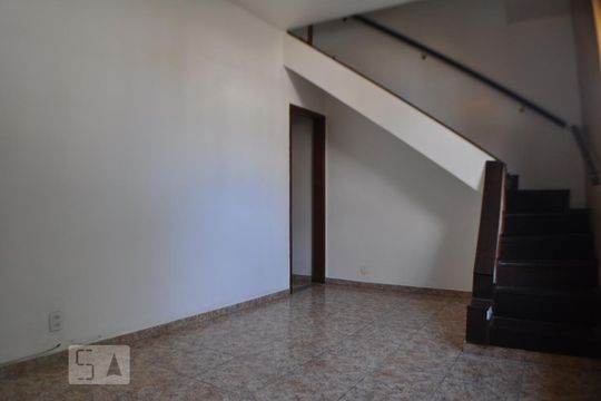 Sala de casa de condomínio à venda com 4 quartos, 220m² em Anil, Rio de Janeiro