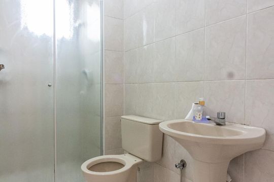Banheiro de apartamento para alugar com 2 quartos, 55m² em Jaguaré, São Paulo