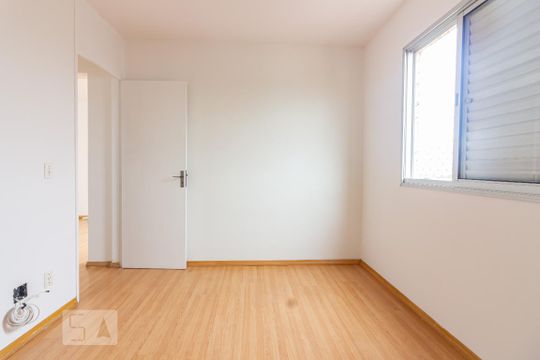 Quarto 2 de apartamento para alugar com 2 quartos, 55m² em Jaguaré, São Paulo