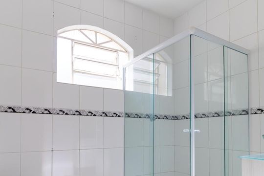 Banheiro de casa para alugar com 2 quartos, 120m² em Parque Boturussu, São Paulo