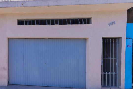 Fachada de casa para alugar com 2 quartos, 120m² em Parque Boturussu, São Paulo