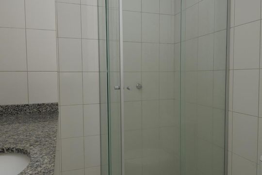 Banheiro de apartamento para alugar com 1 quarto, 43m² em Centro Histórico, Porto Alegre