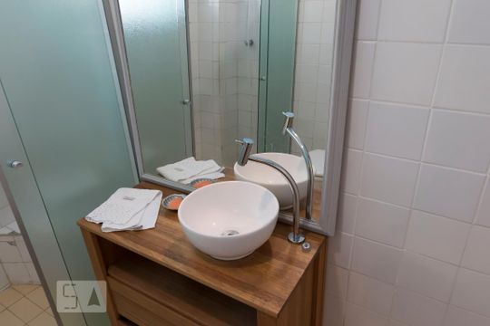 Banheiro (Pia) de apartamento à venda com 1 quarto, 54m² em Cambuci, São Paulo