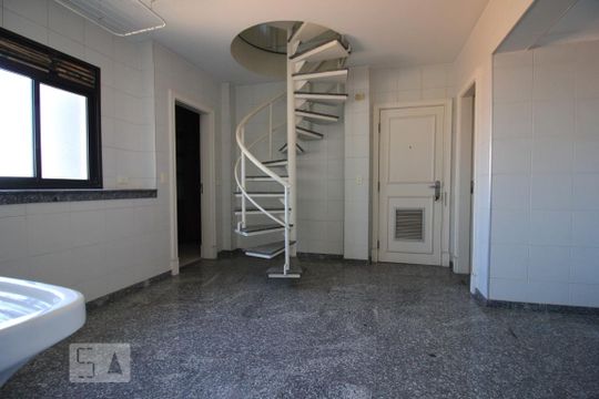 Área de serviço de apartamento para alugar com 4 quartos, 550m² em Real Parque, São Paulo