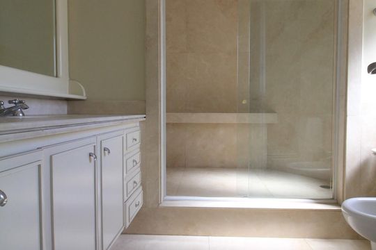 Banheiro da suíte 1 de apartamento para alugar com 4 quartos, 550m² em Real Parque, São Paulo