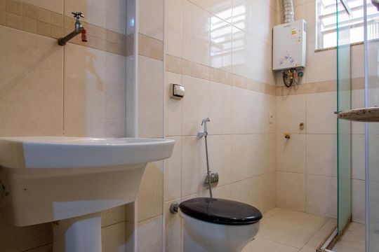 Banheiro de apartamento para alugar com 1 quarto, 31m² em Flamengo, Rio de Janeiro