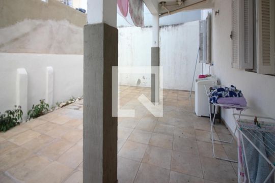 Lavanderia e Quintal  de casa para alugar com 3 quartos, 125m² em Anchieta, São Bernardo do Campo