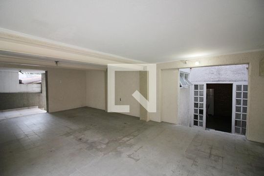Garagem de casa para alugar com 3 quartos, 125m² em Anchieta, São Bernardo do Campo