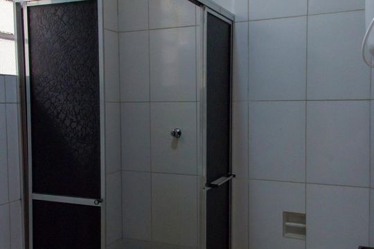 Banheiro 1 de apartamento para alugar com 2 quartos, 75m² em Centro Histórico, Porto Alegre