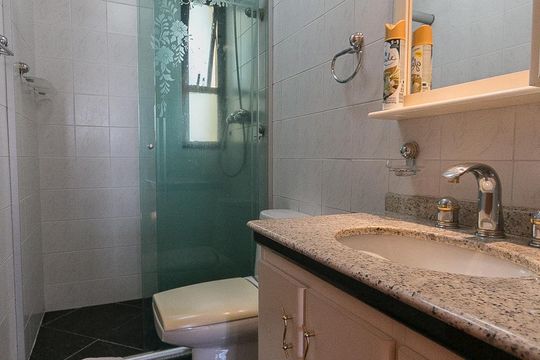 Banheiro de apartamento para alugar com 3 quartos, 95m² em Vila Santo Estéfano, São Paulo