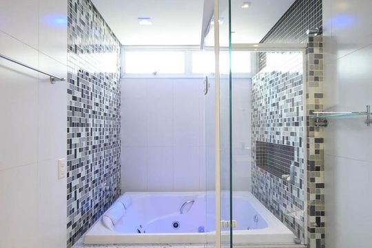 Detalhe do Banheiro Suíte   de apartamento à venda com 1 quarto, 84m² em Vila Suzana, São Paulo