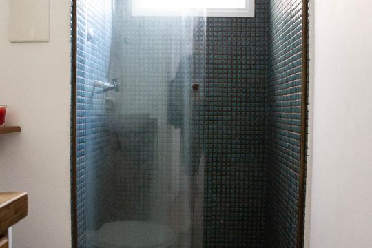 Banheiro de apartamento para alugar com 2 quartos, 71m² em Humaitá, Porto Alegre