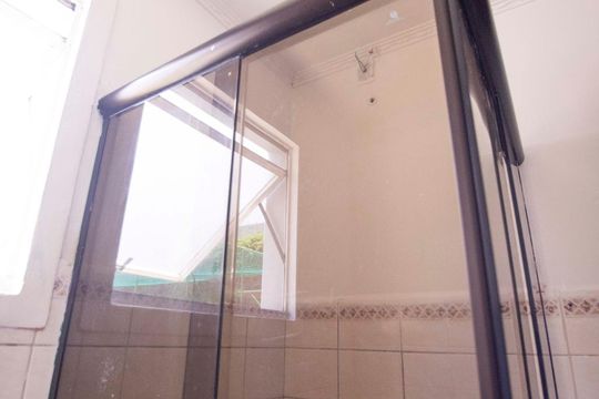 banheiro de apartamento à venda com 2 quartos, 64m² em Jardim das Bandeiras, Campinas