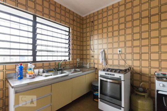 Cozinha de casa à venda com 4 quartos, 197m² em Vila Carbone, São Paulo