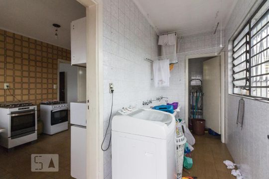 Área de Serviço de casa para alugar com 4 quartos, 197m² em Vila Carbone, São Paulo