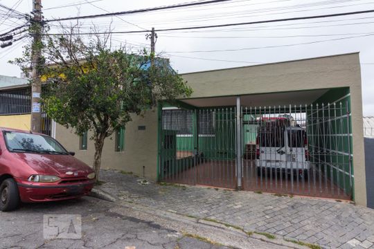 Fachada de casa à venda com 4 quartos, 197m² em Vila Carbone, São Paulo