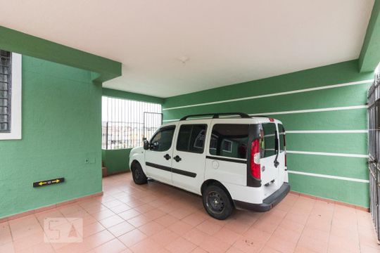 Garagem de casa à venda com 4 quartos, 197m² em Vila Carbone, São Paulo