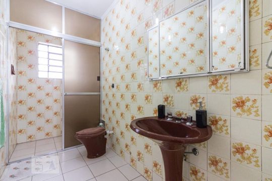 Banheiro Social de casa à venda com 4 quartos, 197m² em Vila Carbone, São Paulo