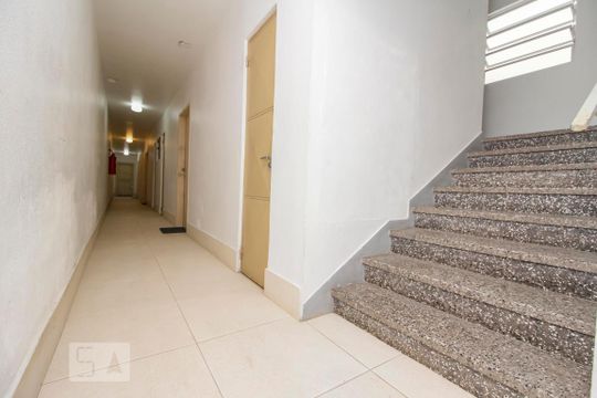 Hall de Entrada de apartamento para alugar com 1 quarto, 50m² em Rio Branco, Porto Alegre