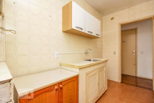 Cozinha de apartamento para alugar com 1 quarto, 50m² em Rio Branco, Porto Alegre