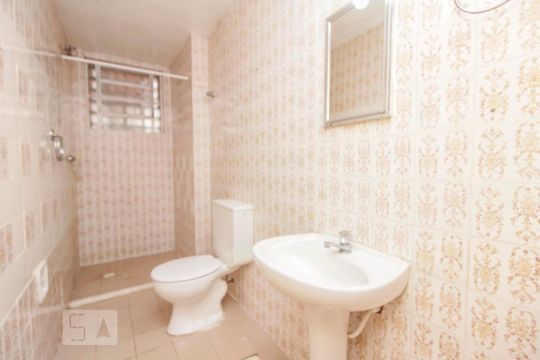 Banheiro de apartamento para alugar com 1 quarto, 50m² em Rio Branco, Porto Alegre