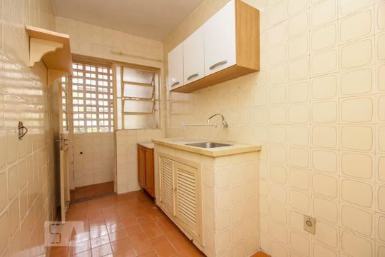 Cozinha de apartamento para alugar com 1 quarto, 50m² em Rio Branco, Porto Alegre