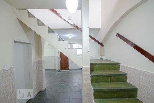 Escada de casa para alugar com 3 quartos, 250m² em São Cristóvão, Rio de Janeiro