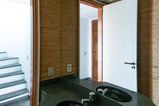 Banheiro 3 de apartamento à venda com 5 quartos, 332m² em Moema, São Paulo