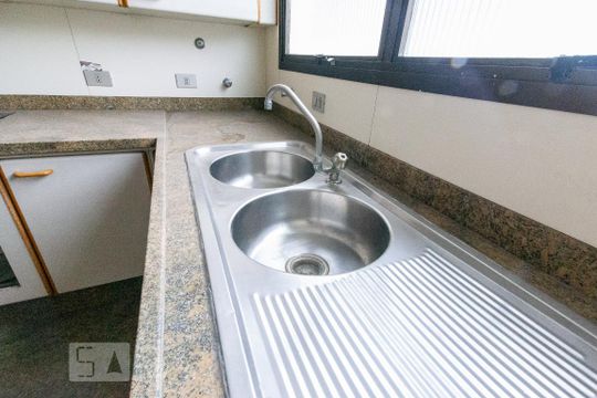 Cozinha 1 - Torneira de apartamento à venda com 5 quartos, 332m² em Moema, São Paulo