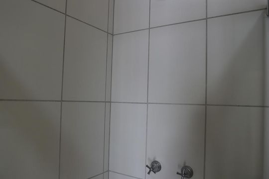 Banheiro de kitnet/studio para alugar com 1 quarto, 29m² em República, São Paulo