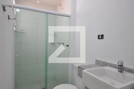 Banheiro do Quarto Suíte de casa para alugar com 2 quartos, 110m² em Vila Mazzei, São Paulo