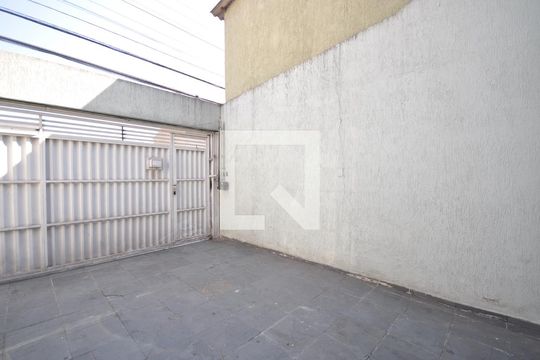 Garagem de casa para alugar com 2 quartos, 110m² em Vila Mazzei, São Paulo