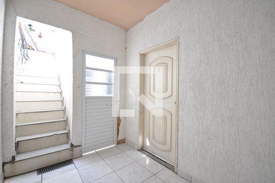 Hall de entrada de casa para alugar com 2 quartos, 110m² em Vila Mazzei, São Paulo