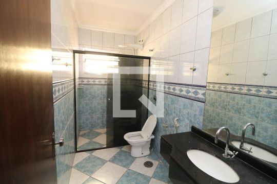 Banheiro de casa à venda com 3 quartos, 160m² em Vila Antonieta, São Paulo